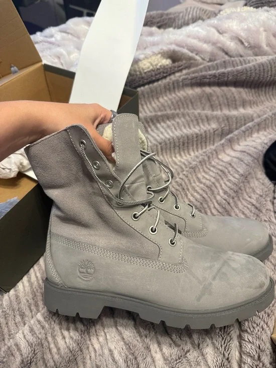 Timberland Light Gray Leather Lace-Up Boot with Gum Lug Sole - Picture 3 of 4